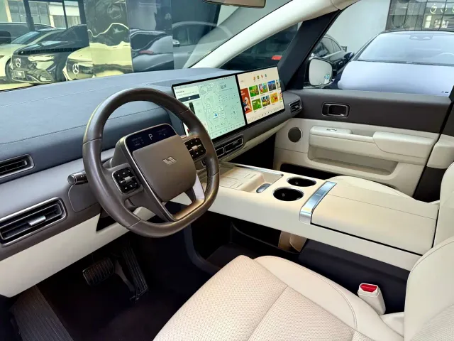 Li Auto MEGA — Фото автомобиля 6