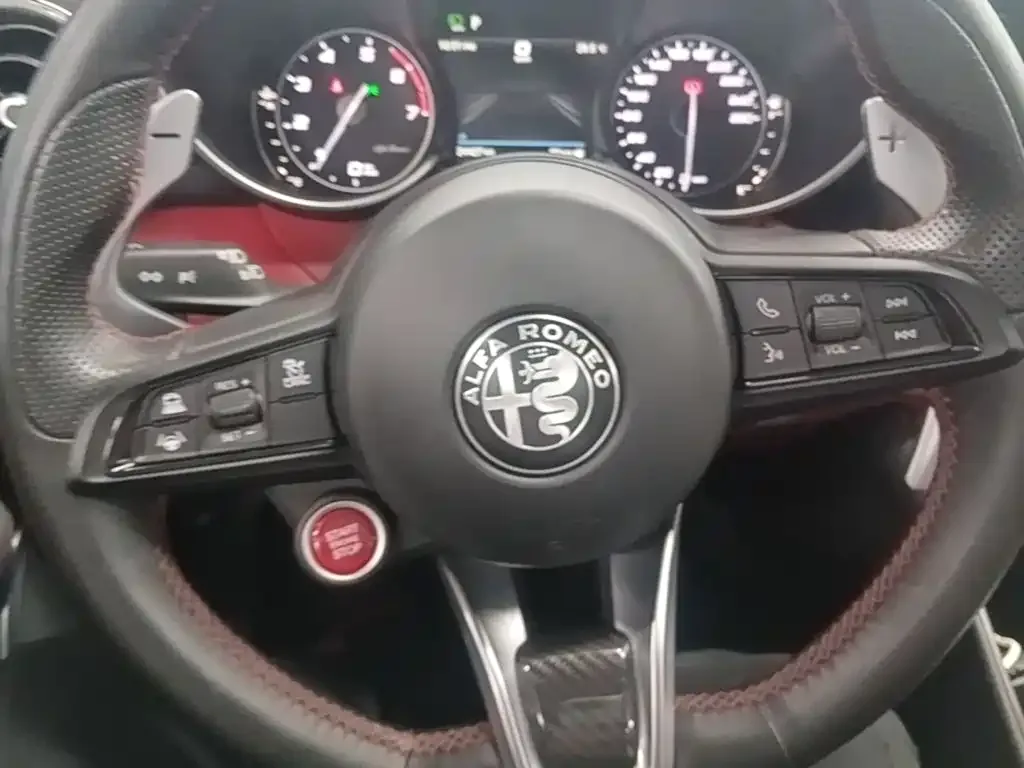 Alfa Romeo Giulia 2021 2.0T 280HP Veloce Ti Racing Edition — Фото автомобиля 10