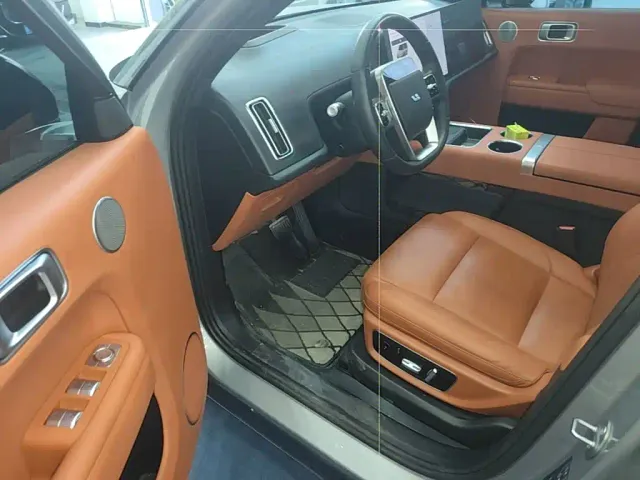 Li Auto L8 — Фото автомобиля 15