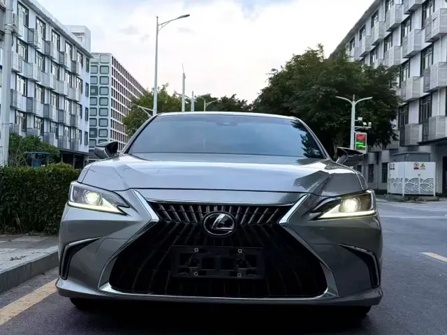 Lexus ES — Фото автомобиля 3