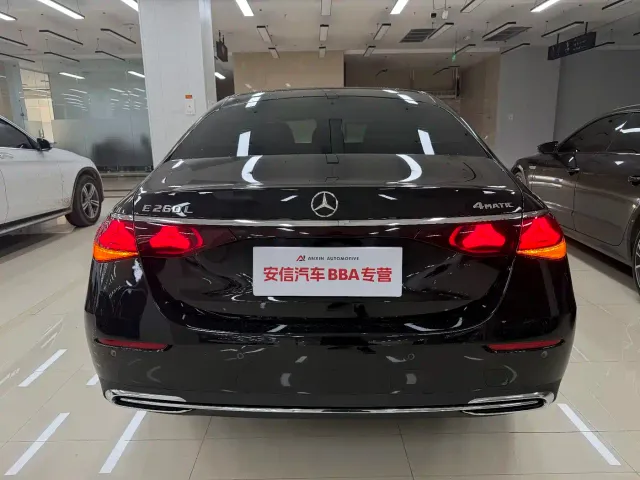 Mercedes-Benz E-Class — Фото автомобиля 5