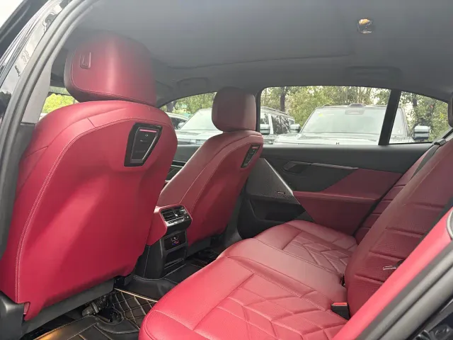 BMW 5 Series — Фото автомобиля 9