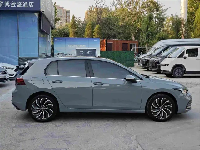 Volkswagen Golf — Фото автомобиля 3