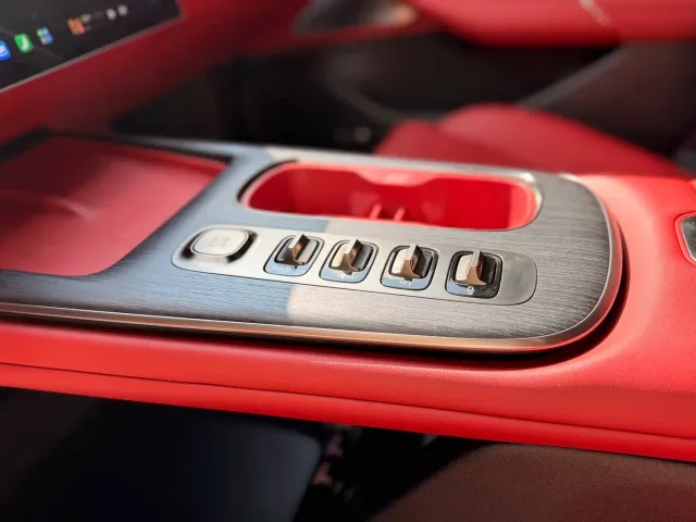 Xiaomi SU7 — Фото автомобиля 16