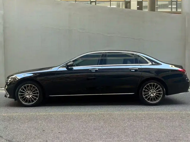 Mercedes-Benz E-Class — Фото автомобиля 3