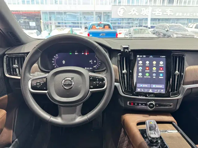 Volvo S90 — Фото автомобиля 14