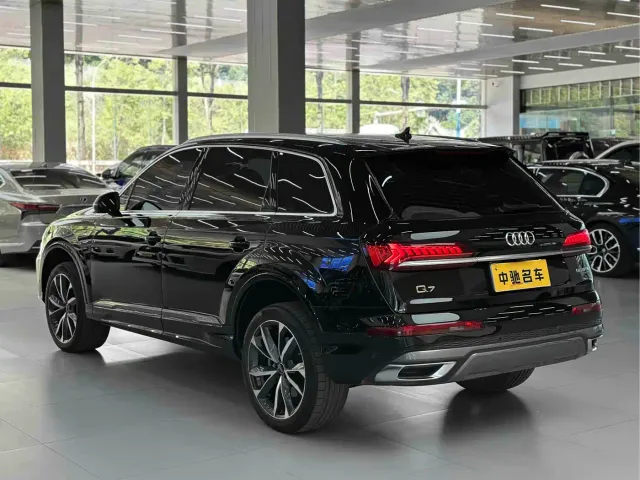 Audi Q7 — Фото автомобиля 7