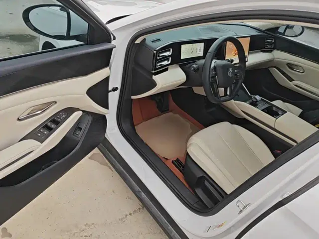 BYD Qin L — Фото автомобиля 15