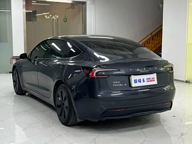Tesla Model 3 — Фото автомобиля 4