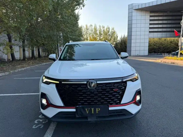 Changan CS35 Plus — Фото автомобиля 2