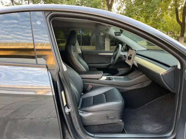 Tesla Model Y — Фото автомобиля 18