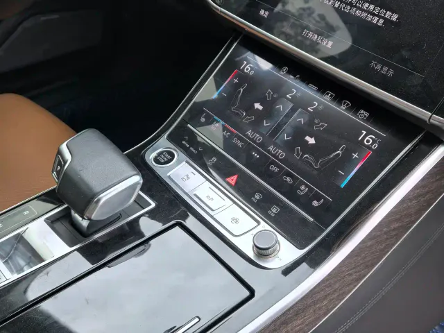 Audi A8 — Фото автомобиля 15