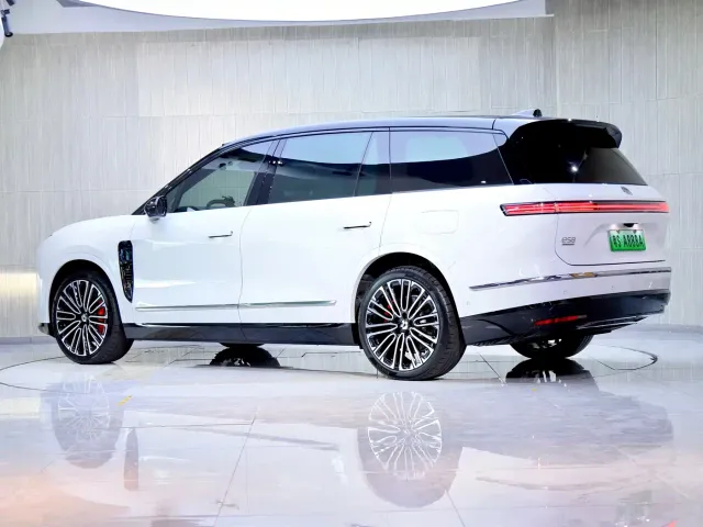 NIO NIO ES8 2025 Base Model — Фото автомобиля 5