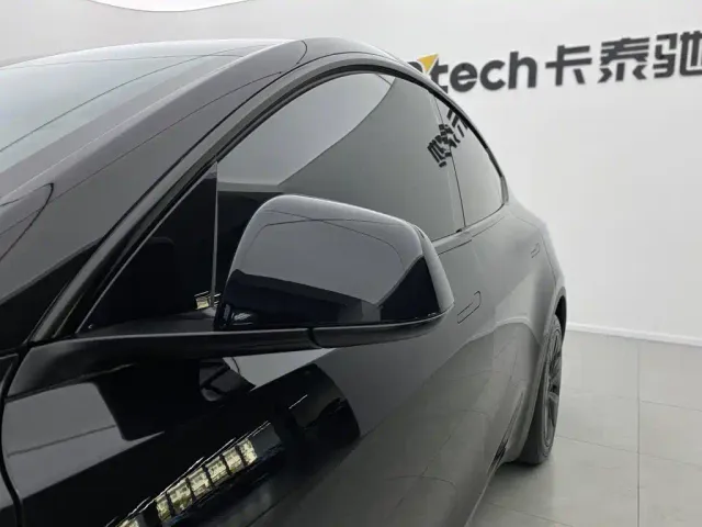 Tesla Model Y — Фото автомобиля 13
