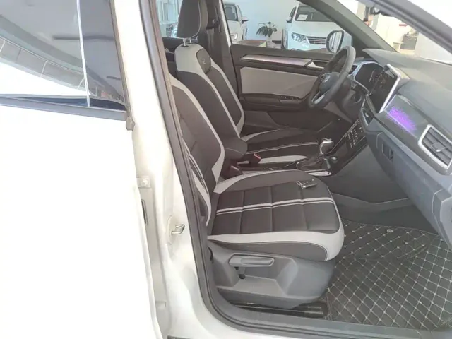 Volkswagen T-Roc — Фото автомобиля 24