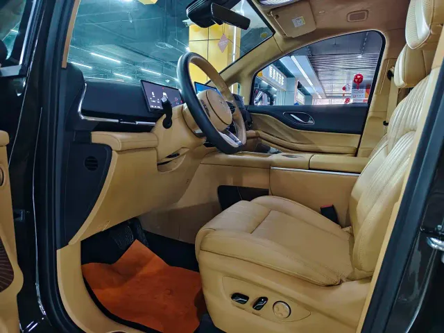 Voyah Auto Voyah Dreamer 2025 PHEV AWD Flagship Kunpeng Edition — Фото автомобиля 7