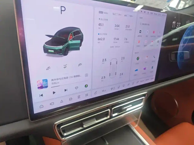 Li Auto L8 — Фото автомобиля 12