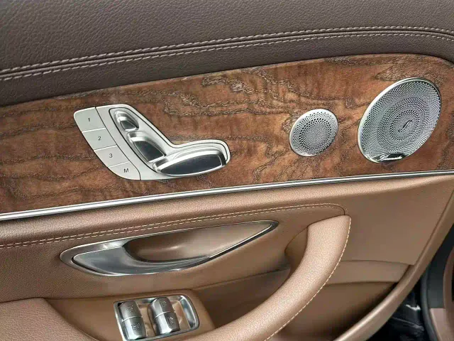 Mercedes-Benz E-Class — Фото автомобиля 16