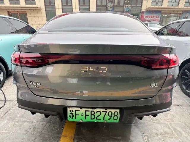 BYD Qin L — Фото автомобиля 8