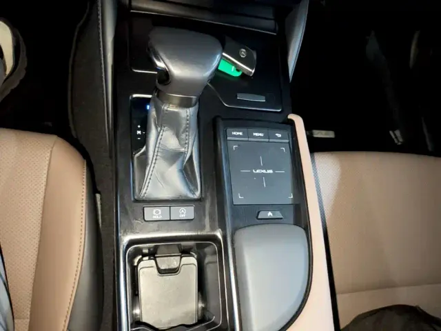 Lexus ES — Фото автомобиля 13