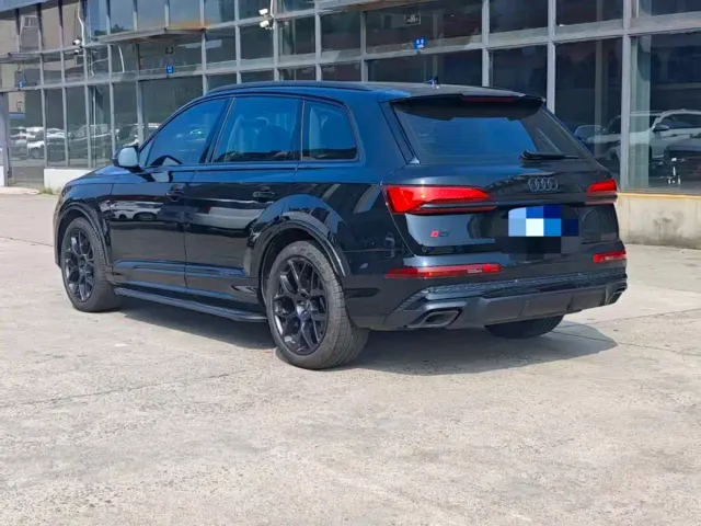 Audi Q7 — Фото автомобиля 8