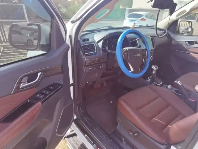 Isuzu mu-X Ranger — Фото автомобиля 18