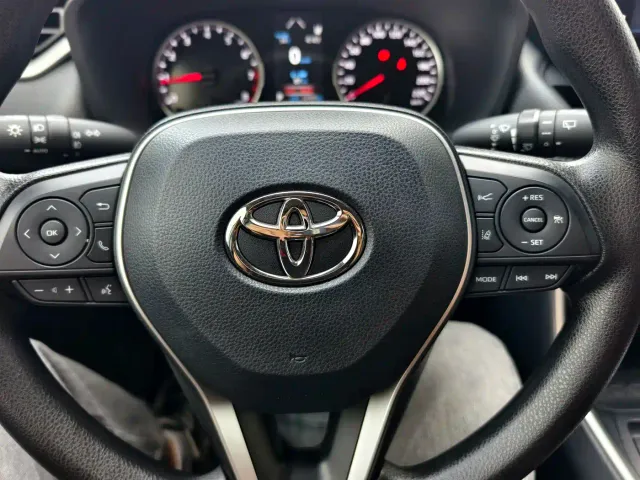Toyota RAV4 — Фото автомобиля 14