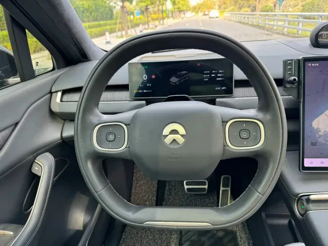 Nio ES8 — Фото автомобиля 16