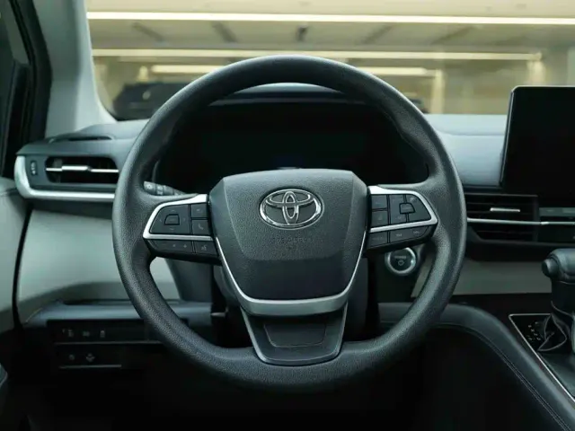 Toyota Sienna — Фото автомобиля 17