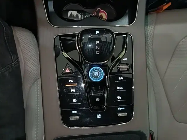 BYD Han — Фото автомобиля 13