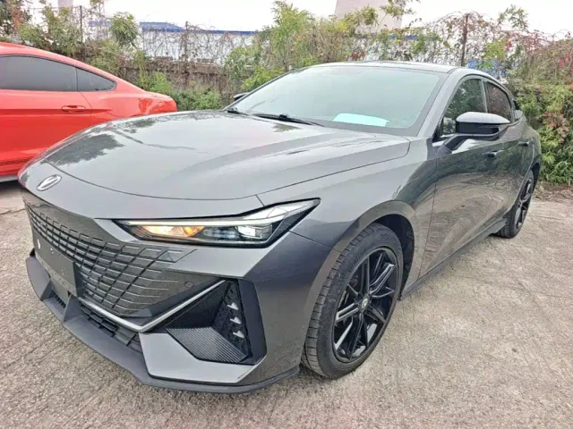 Фотография автомобиля — Changan UNI-V