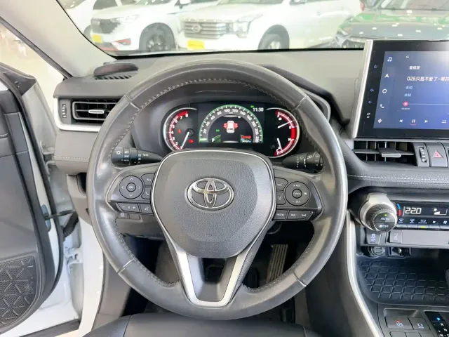 Toyota RAV4 — Фото автомобиля 18