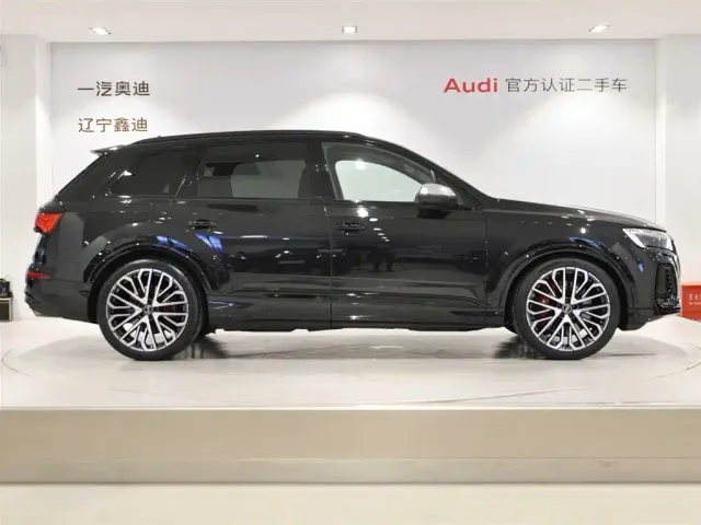 Audi SQ7 — Фото автомобиля 3