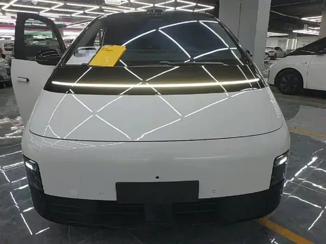 Li Auto MEGA — Фото автомобиля 2