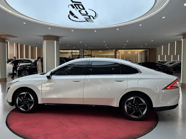 Wuling Starlight — Фото автомобиля 8