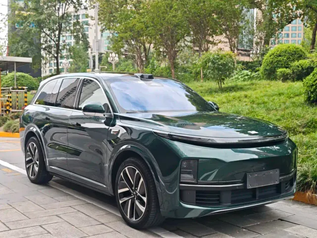 Li Auto L8 — Фото автомобиля 3