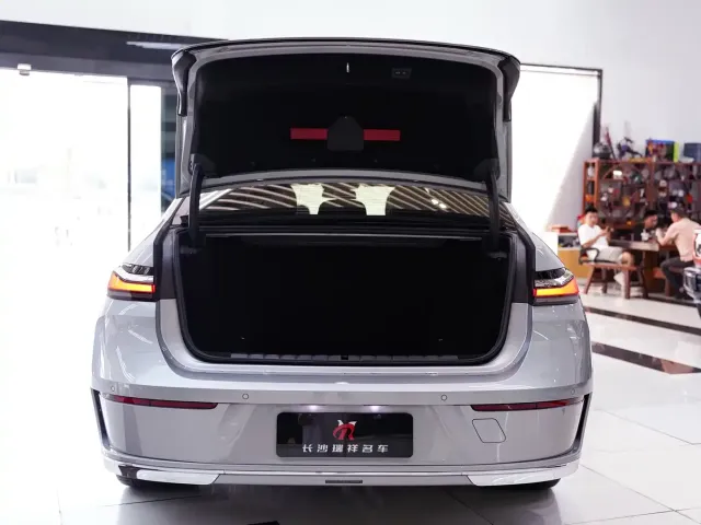BMW 7 Series — Фото автомобиля 17