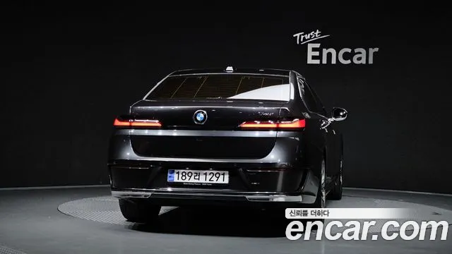 BMW 7 Series G70 — Фото автомобиля 4