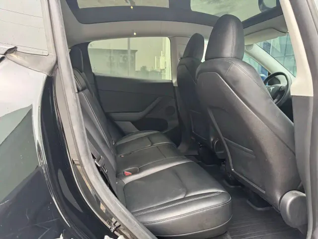 Tesla Model Y — Фото автомобиля 5