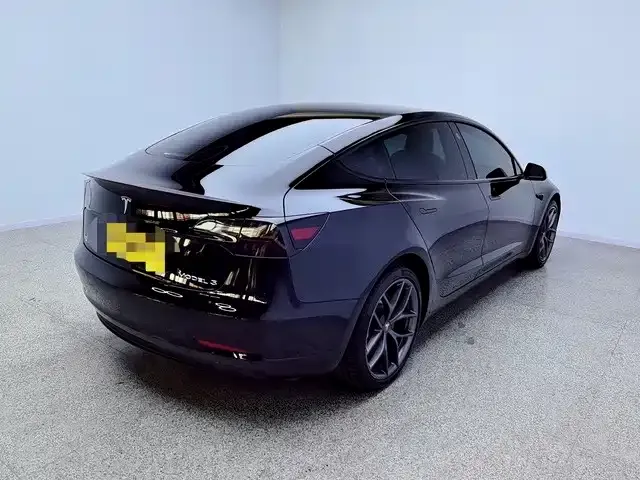 Tesla Model 3 — Фото автомобиля 13