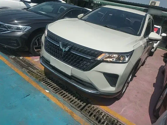 Фотография автомобиля — Wuling Asta