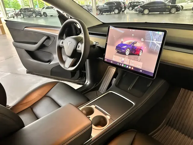 Tesla Model Y — Фото автомобиля 7