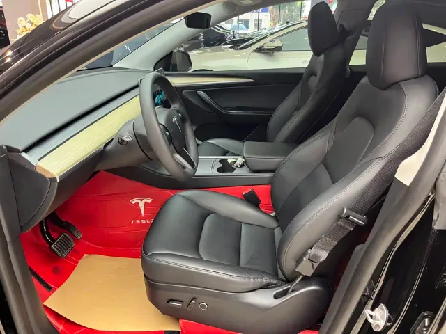 Tesla Model Y — Фото автомобиля 11