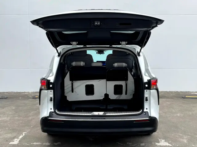 Toyota Sienna — Фото автомобиля 18