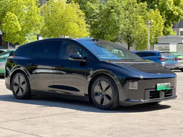 Li Auto i6 — Фото автомобиля 3