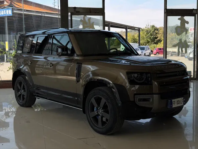Land Rover Defender — Фото автомобиля 3