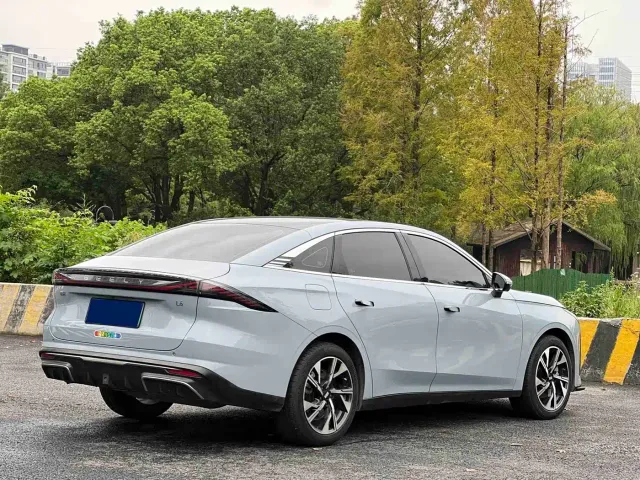 Geely Galaxy L6 — Фото автомобиля 8
