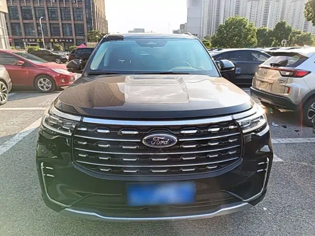 Ford Explorer — Фото автомобиля 2