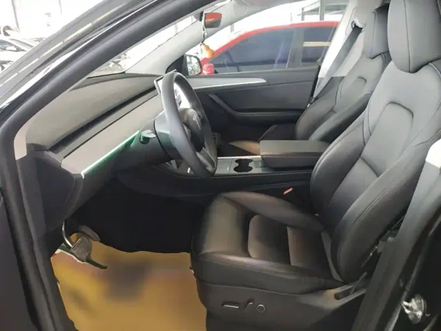 Tesla Model Y — Фото автомобиля 14