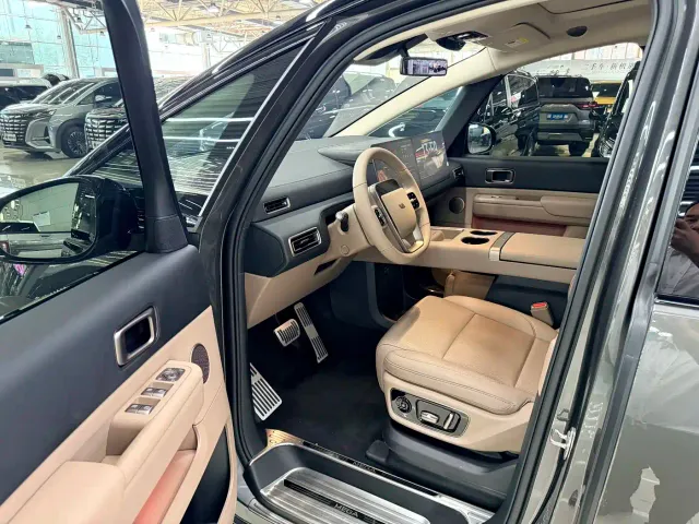 Li Auto MEGA — Фото автомобиля 3